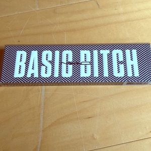 Mac eyeshadow  Basic Bitch pallet